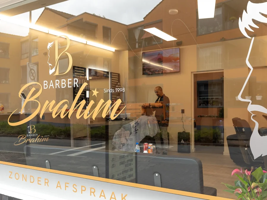 Belettering op de ruit: zonder afspraak welkom